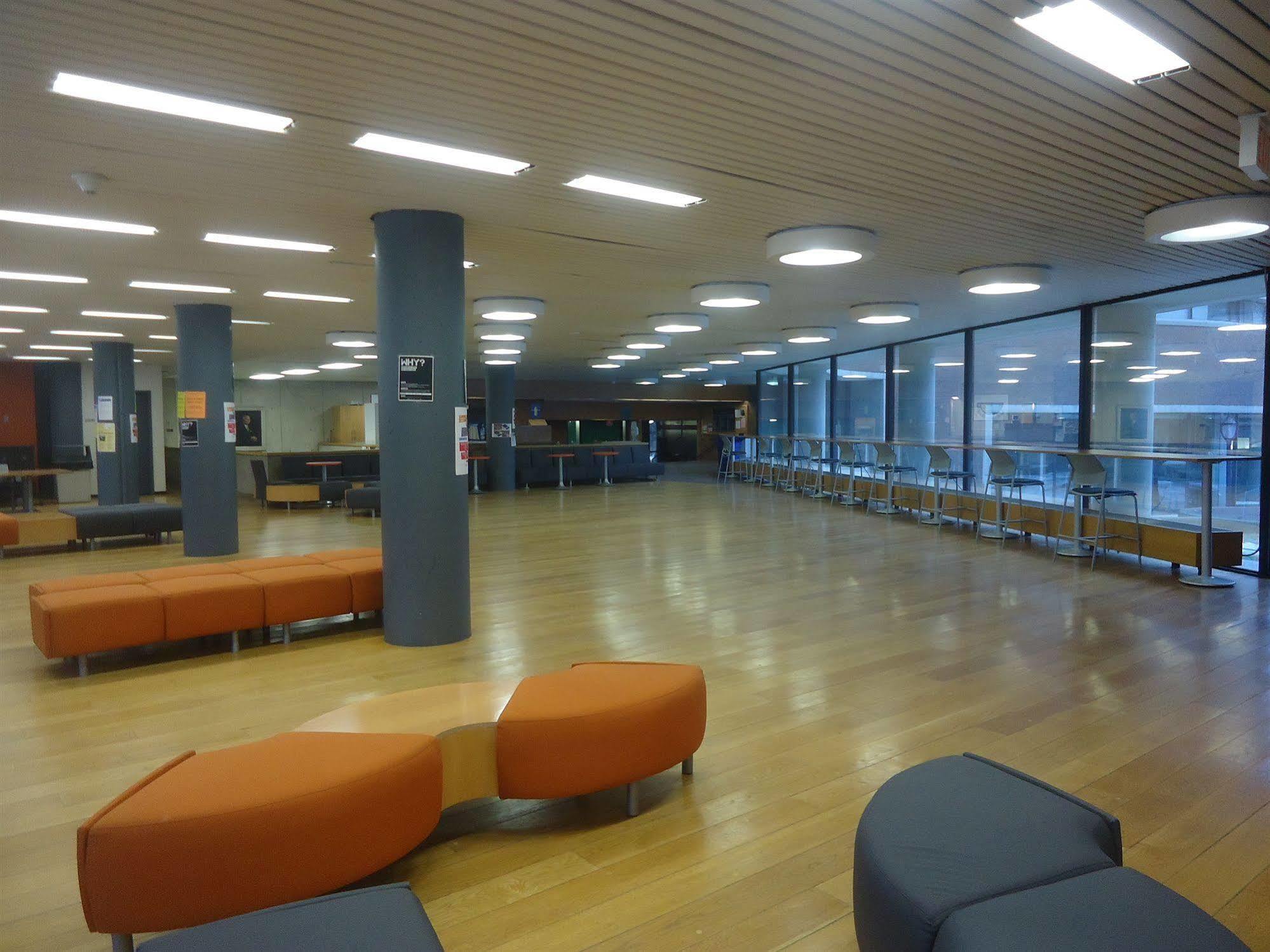 University Of Toronto - New College Residence - Wilson Hall Residence Екстер'єр фото